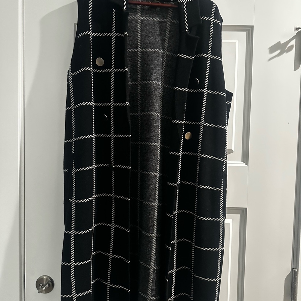 Black and White Checkered Sleeveless Vest